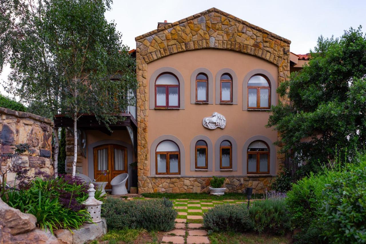 Wild Horses Lodge Harrismith Exterior photo